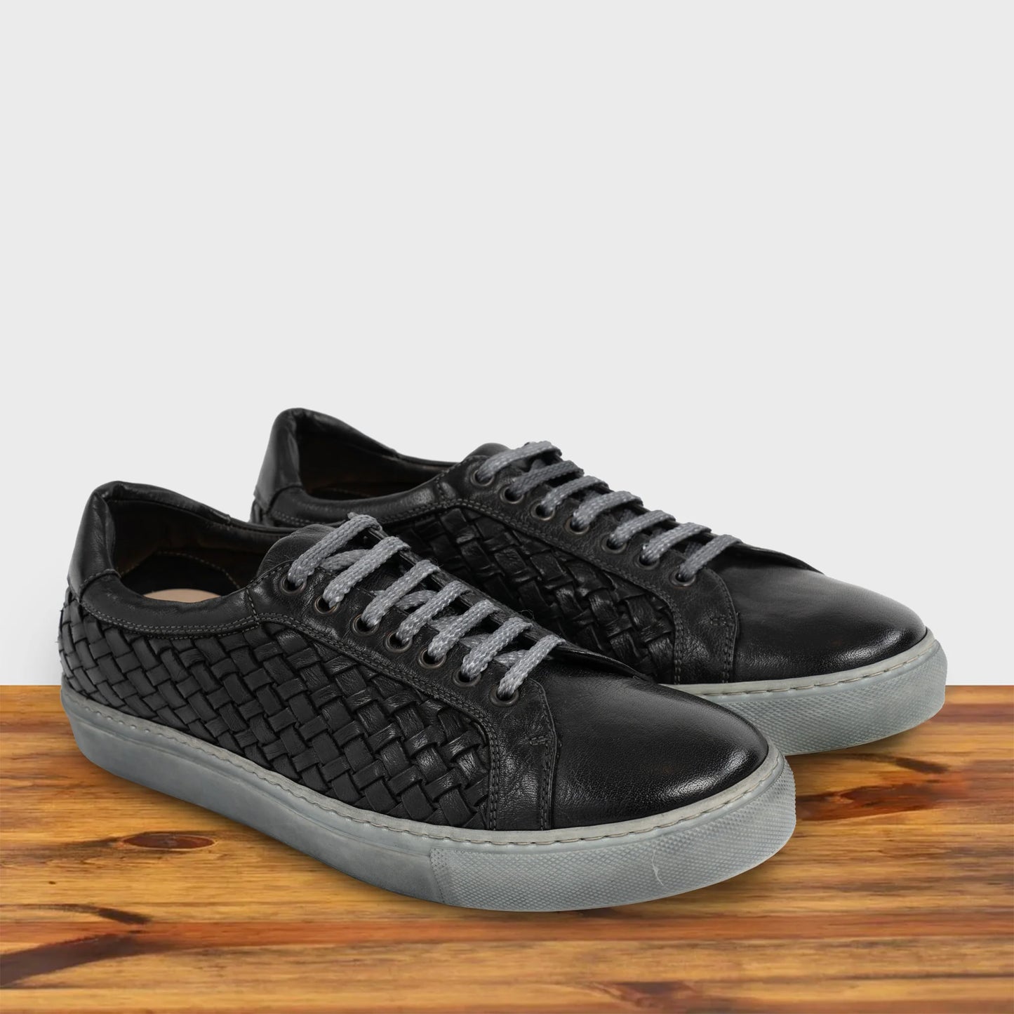 Sneaker bassa in Bufalina intrecciata Pietra Fumo