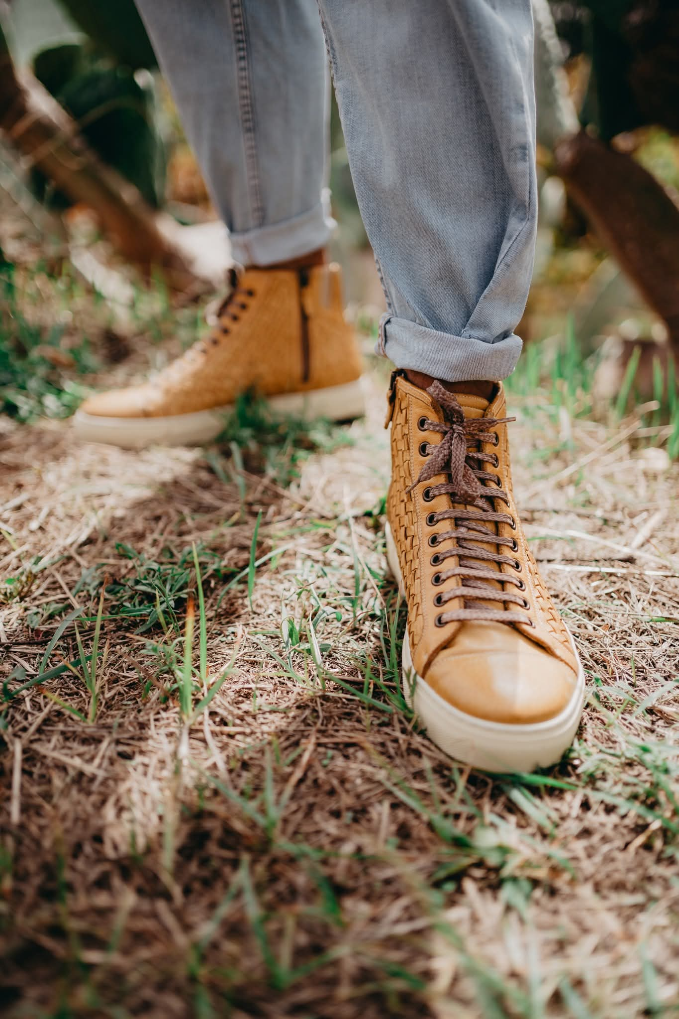 SNEAKER ALTA IN PELLE DI BUFALINA O INTRECCIATA