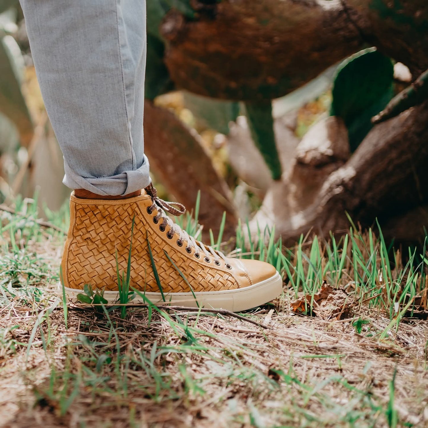 SNEAKER ALTA IN PELLE DI BUFALINA O INTRECCIATA