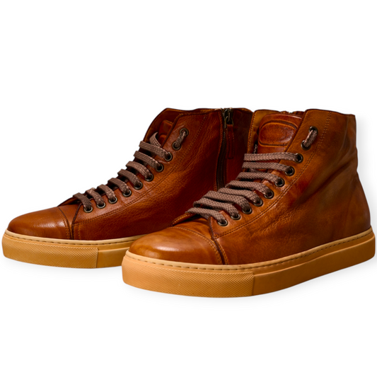 Sneaker realizzata in pelle di bufalina